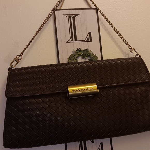 BCBGMAXAZRIA LEATHER SHOULDER BAG, GOLDISH TONE CHAIN STRAP. - Picture 11 of 12